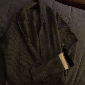 American Eagle sweater with pockets